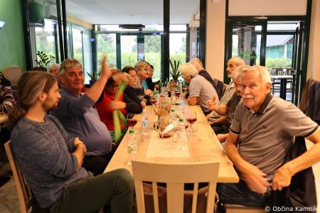 Srečanje čebelark in čebelarjev na Črnivcu (1)